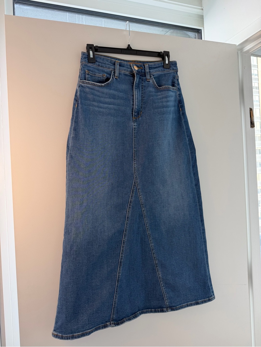 Joe's Jeans Tulie denim midi skirt in Dazzling Blue. Size 27.